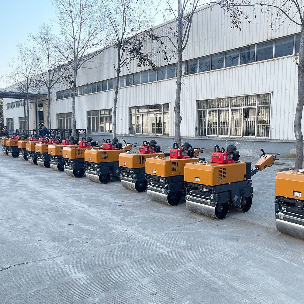 小型壓路機(jī)十字路口施工，瀝青路面的接縫有什么技巧處理