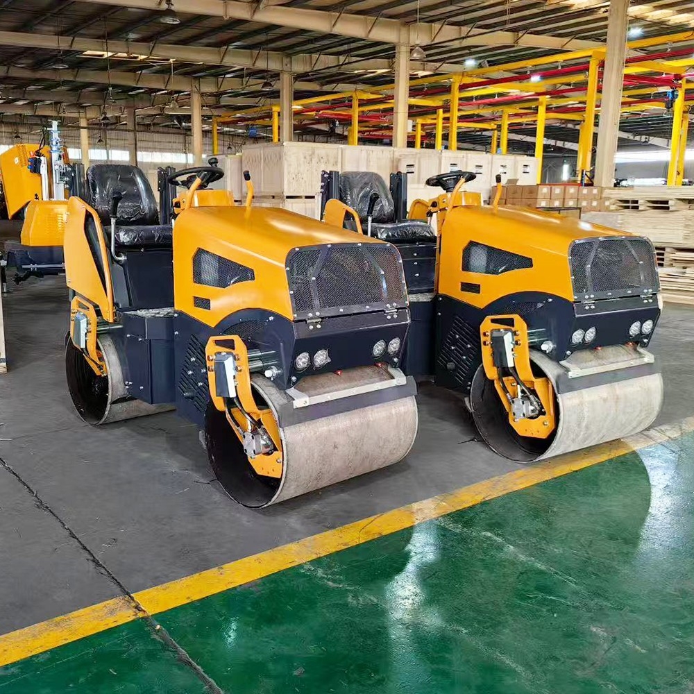 山東思拓瑞克公司6臺(tái)單雙鋼輪座駕壓路機(jī)及其他系列路面修復(fù)設(shè)備出口泰國曼谷