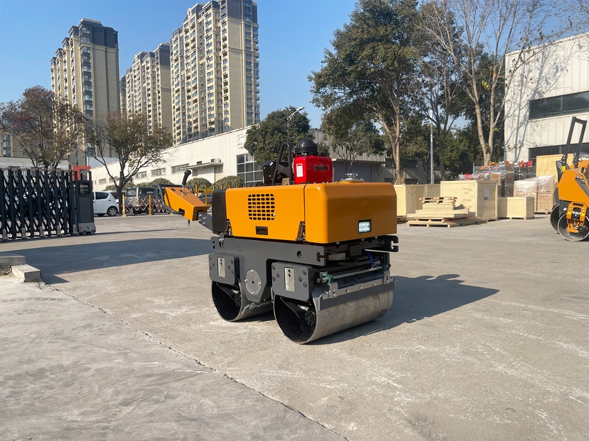 小型壓路機(jī)全液壓和機(jī)械傳動(dòng)的技術(shù)對比